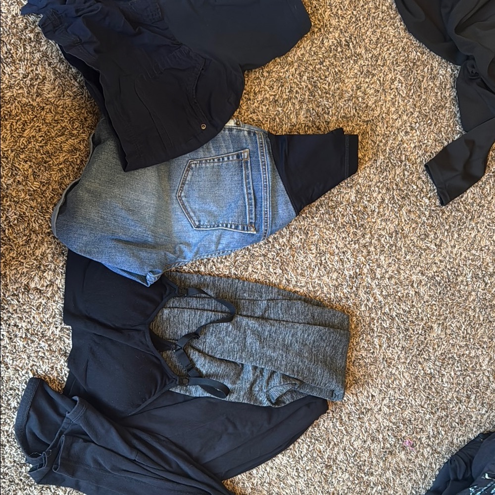Maternity leggings, shorts and bra EUC